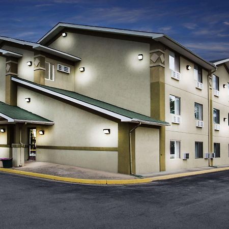 Super 8 By Wyndham Salem Va Motel Bagian luar foto