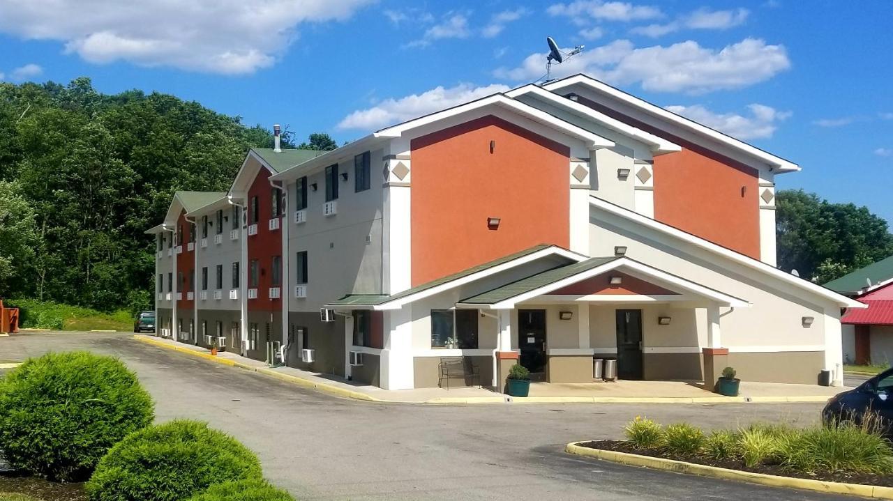 Super 8 By Wyndham Salem Va Motel Bagian luar foto