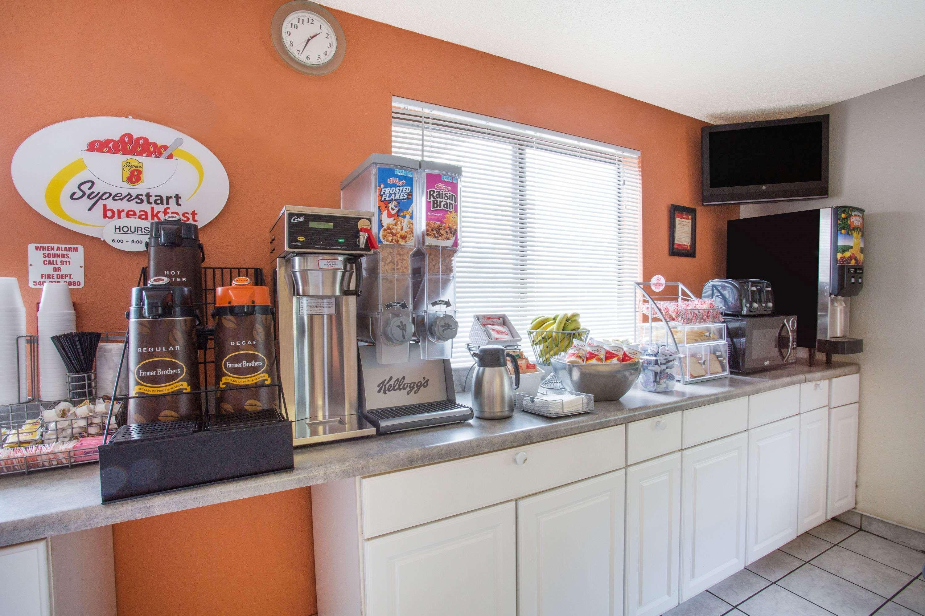 Super 8 By Wyndham Salem Va Motel Bagian luar foto