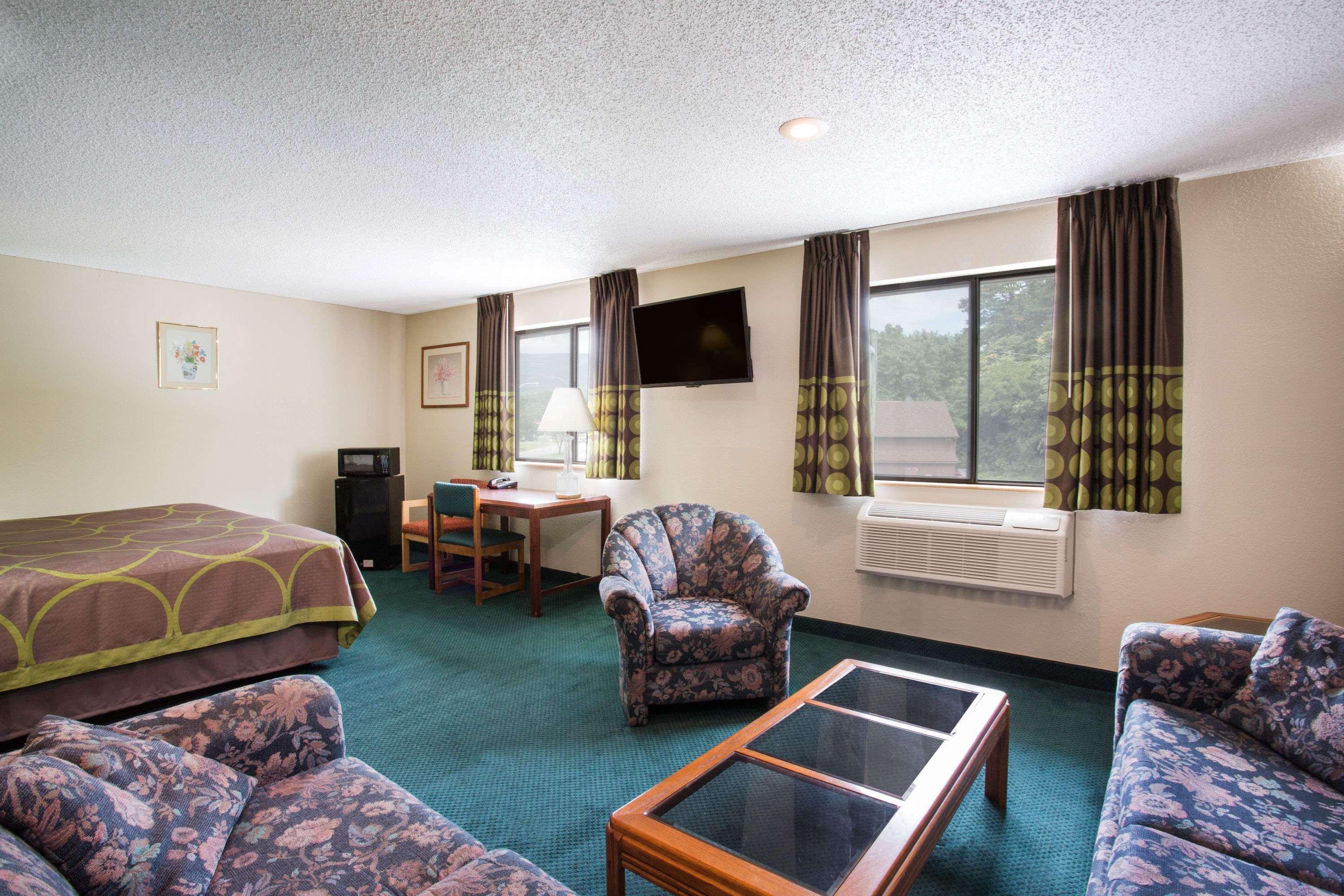 Super 8 By Wyndham Salem Va Motel Bagian luar foto