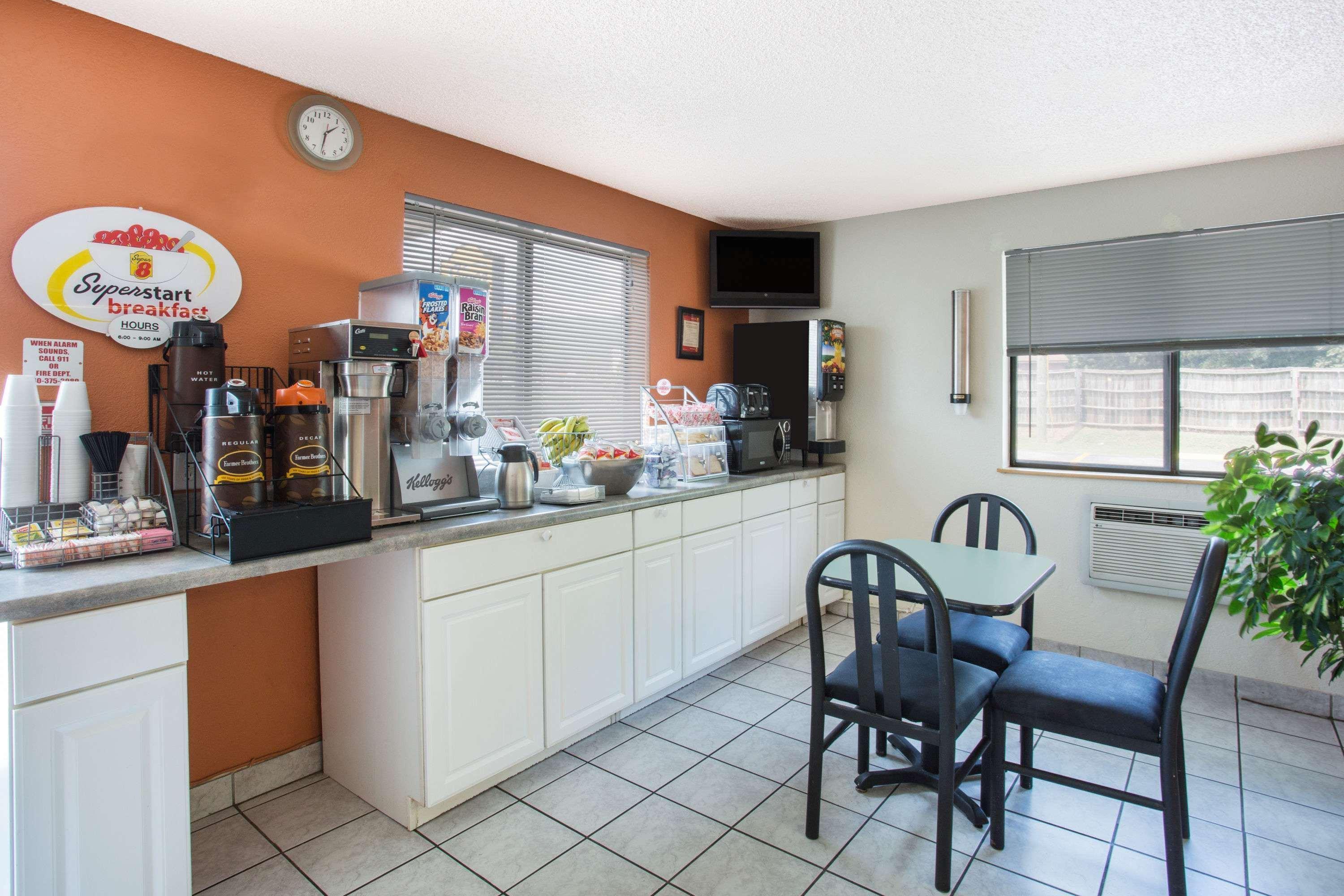 Super 8 By Wyndham Salem Va Motel Bagian luar foto