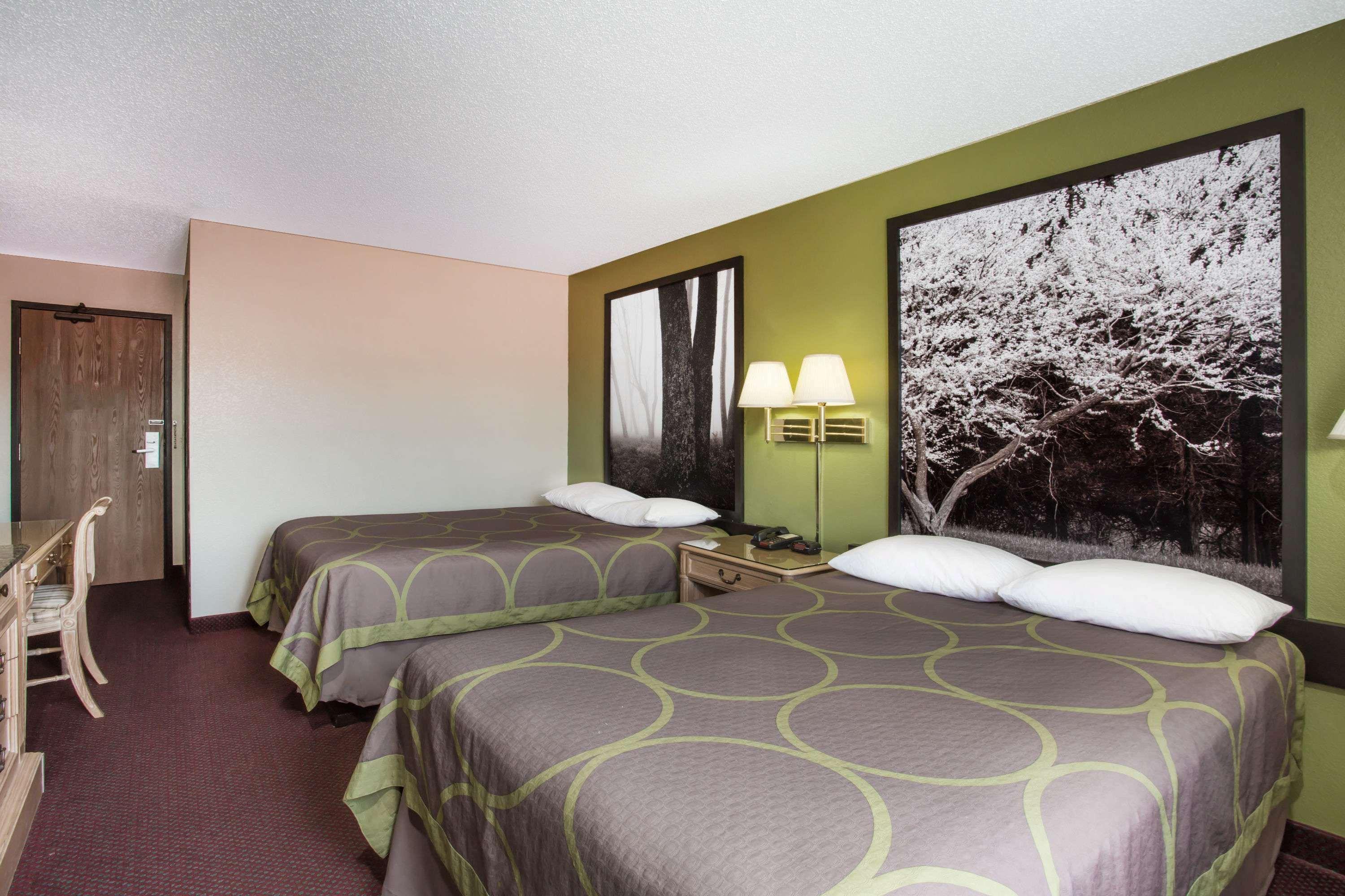 Super 8 By Wyndham Salem Va Motel Bagian luar foto