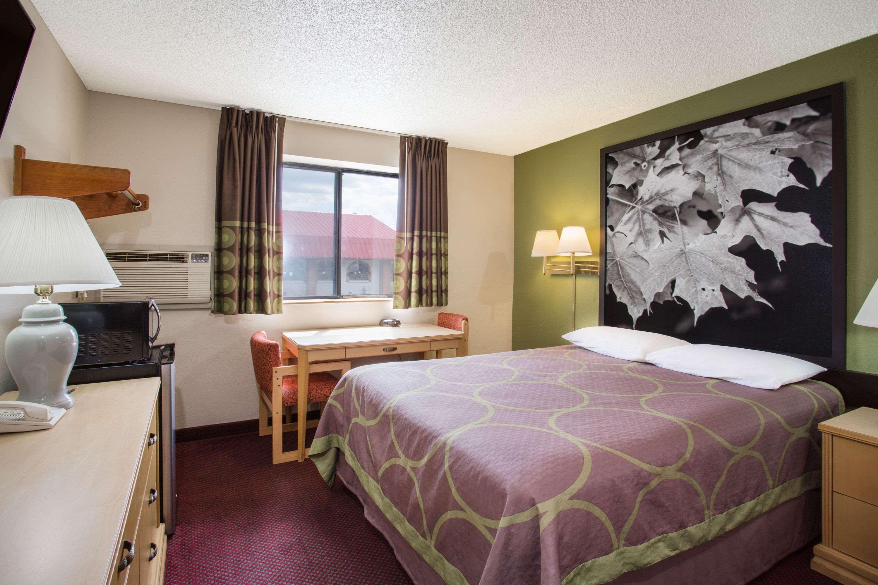 Super 8 By Wyndham Salem Va Motel Bagian luar foto