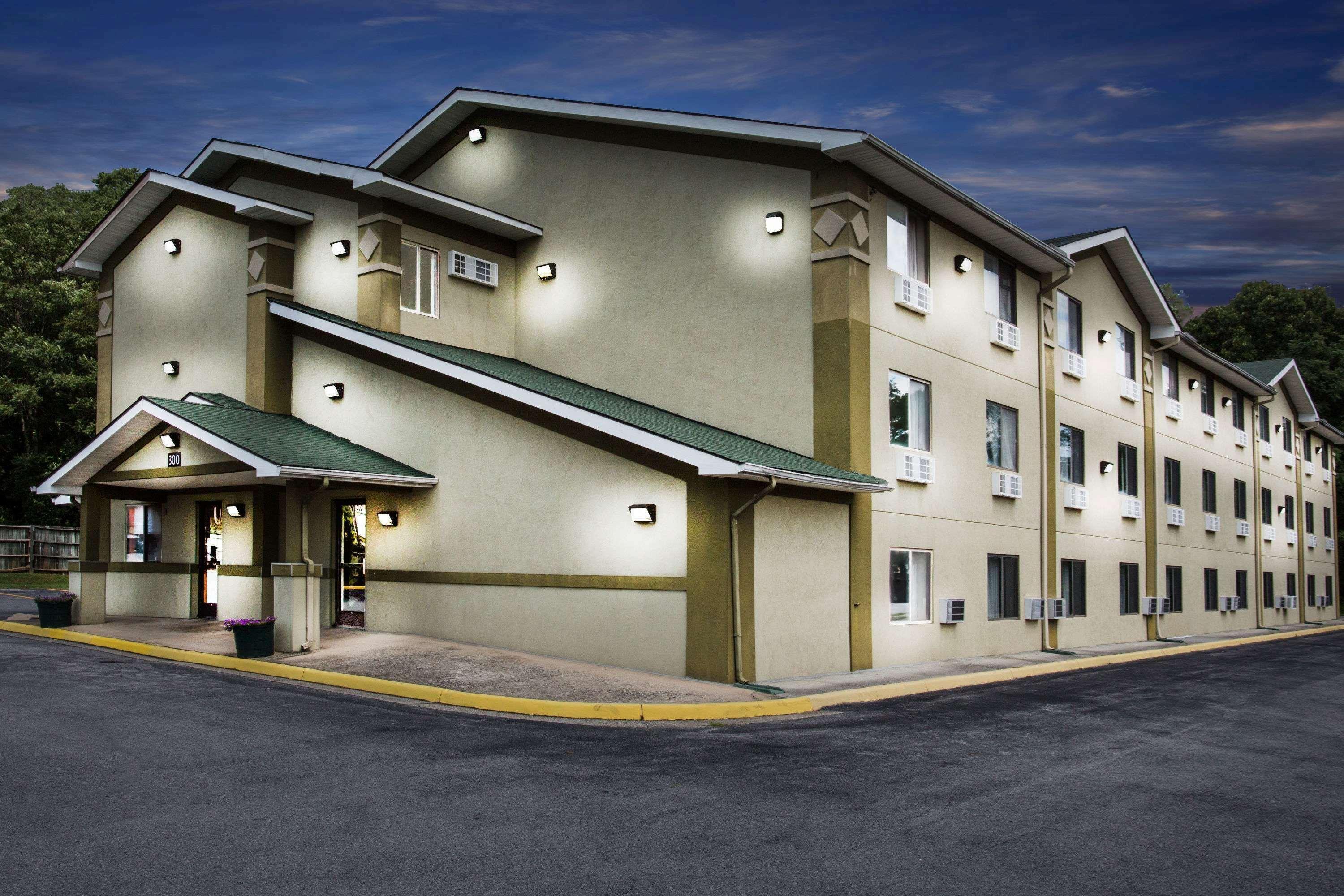 Super 8 By Wyndham Salem Va Motel Bagian luar foto
